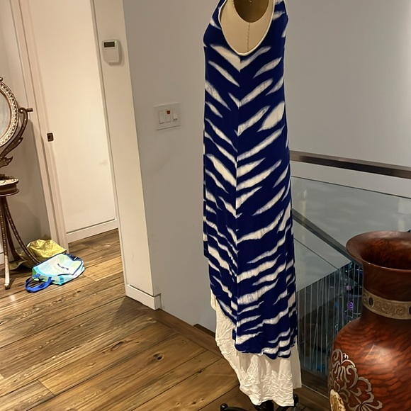 blue and white tie die print dress - Picture 3 of 4